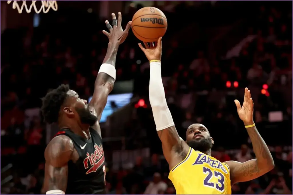 Evaluating deandre ayton's impact with lebron, luka, and the lakers