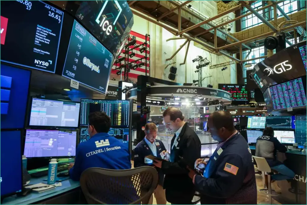 Market Milestones: S&P 500 and Nasdaq Soar While Dow Dips Amid Earnings Reactions; Tesla Falls, Alphabet Rises Market milestones: s&p 500 and nasdaq soar while dow dips