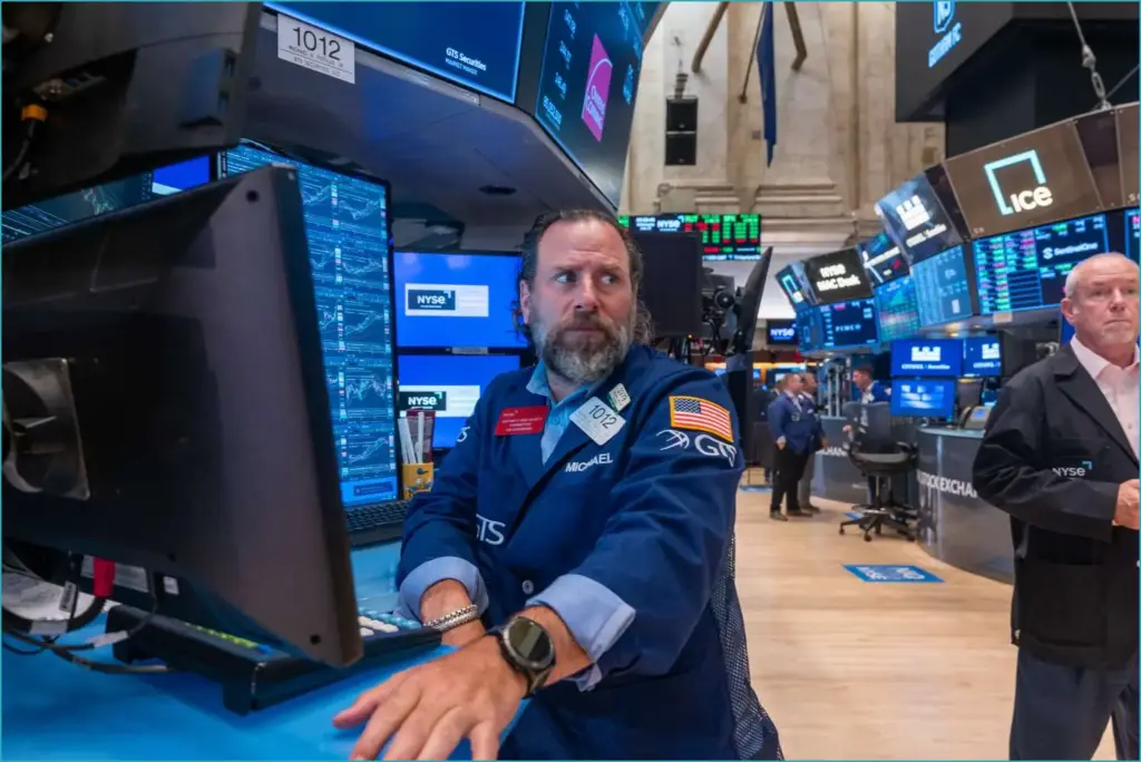 Record Highs for S&P 500 and Nasdaq as Tesla Bounces Back While Intel Struggles After Earnings Record highs for s&p 500 and nasdaq as tesla bounces