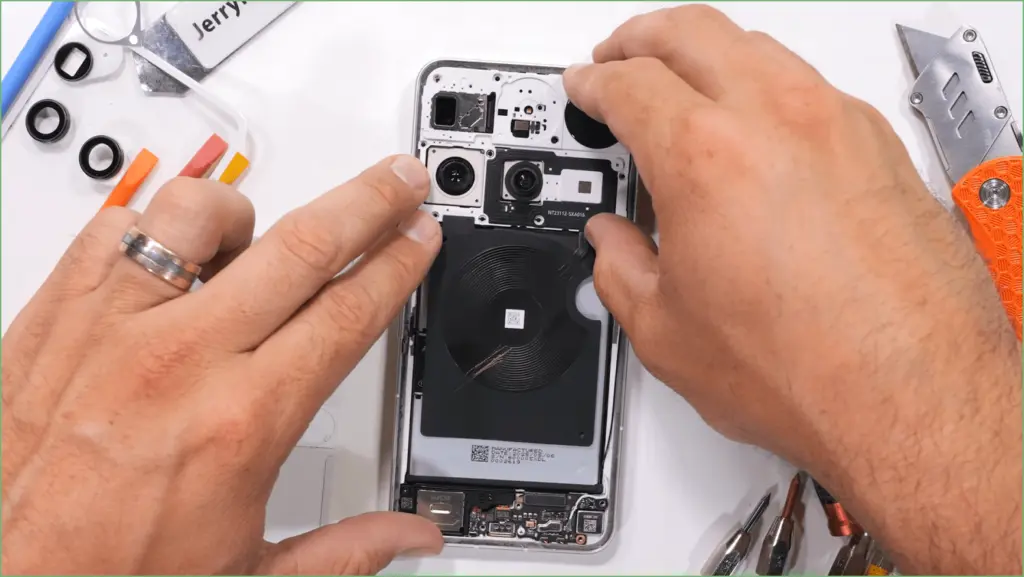 Unveiling the Durability and Repair Potential of the Nothing Phone (3) Unveiling the durability and repair potential of the nothing phone