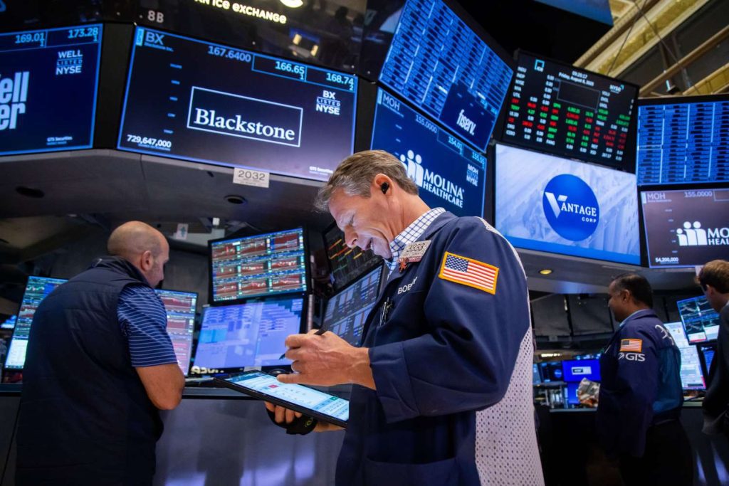 Apple drives tech rally as nasdaq hits all time high, major