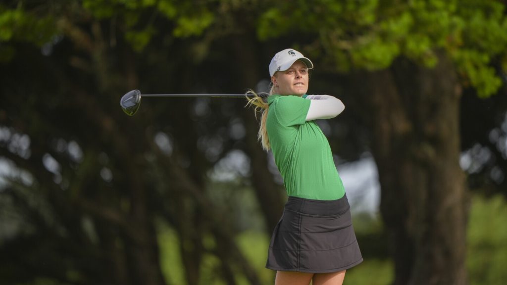Brooke biermann stands strong at bandon dunes