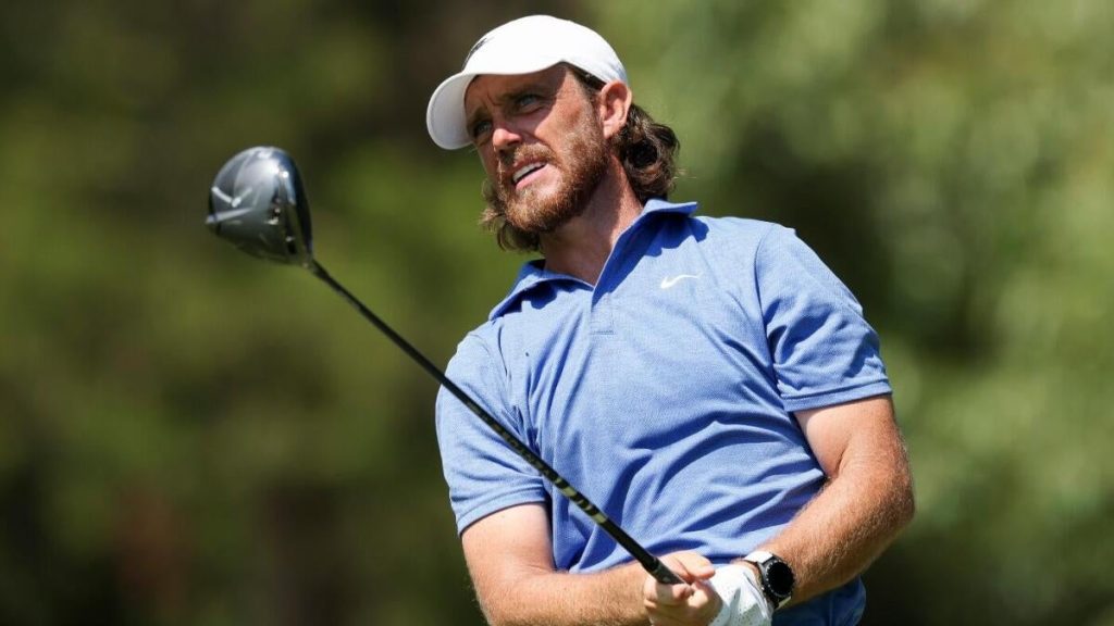 Fleetwood climbs to lead as scheffler chases victory