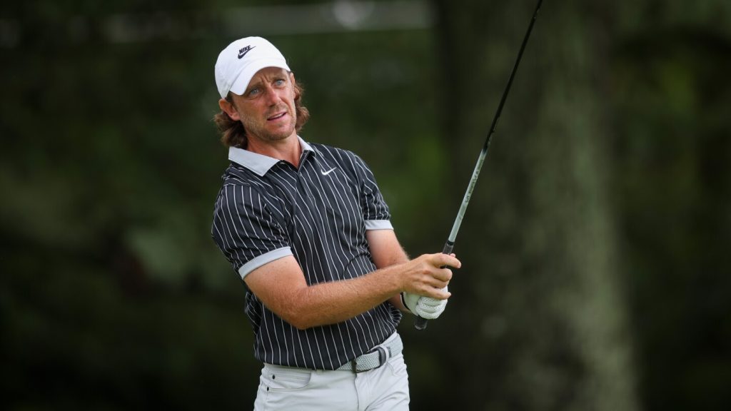 Fleetwood and henley fight for lead at tour championship