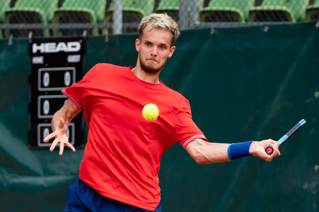 German player exits challenger tour after mid match shower incident