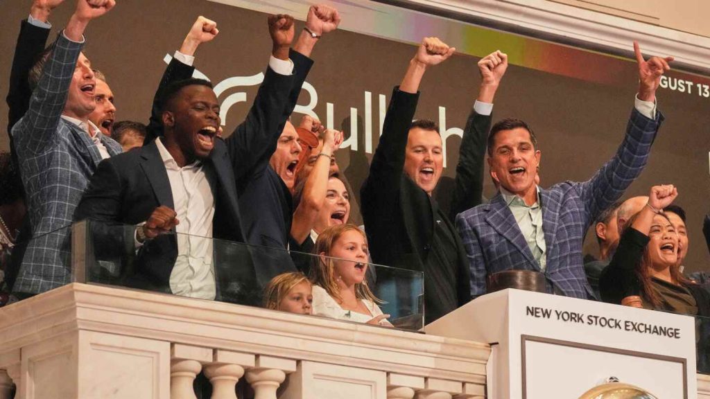 Global rally boosts wall street higher