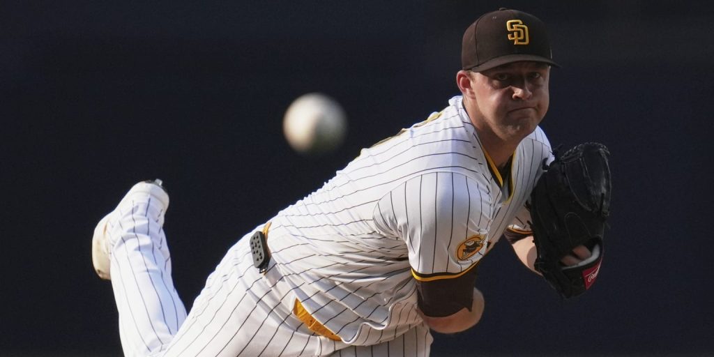 Michael king simulates game as he rehabs knee injury