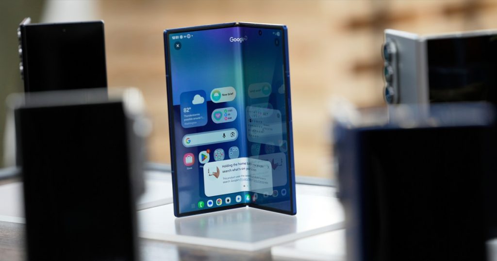 Samsung expands u.s. market share as foldable phones soar