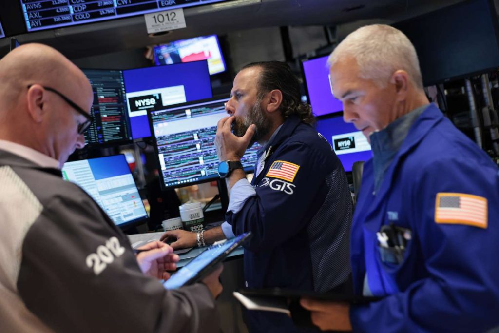 Stocks dip as rally pauses amid ongoing tariff and economic
