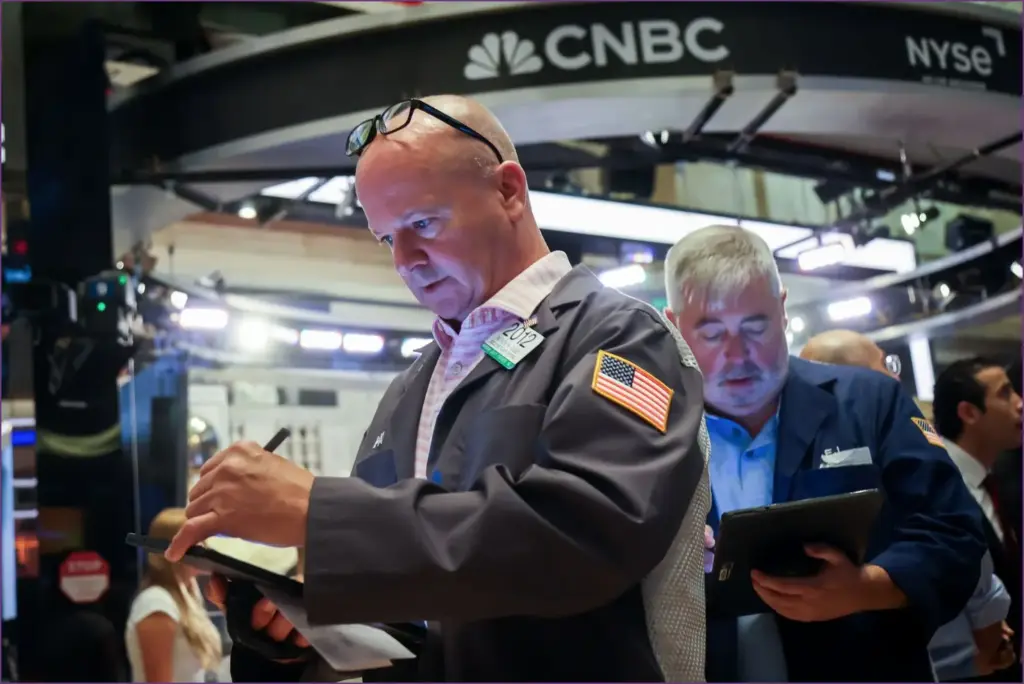 Dow Reaches All-Time High as S&P 500 and Nasdaq Dip; Stocks Record Second Consecutive Week of Gains Dow reaches all time high as s&p 500 and nasdaq dip;