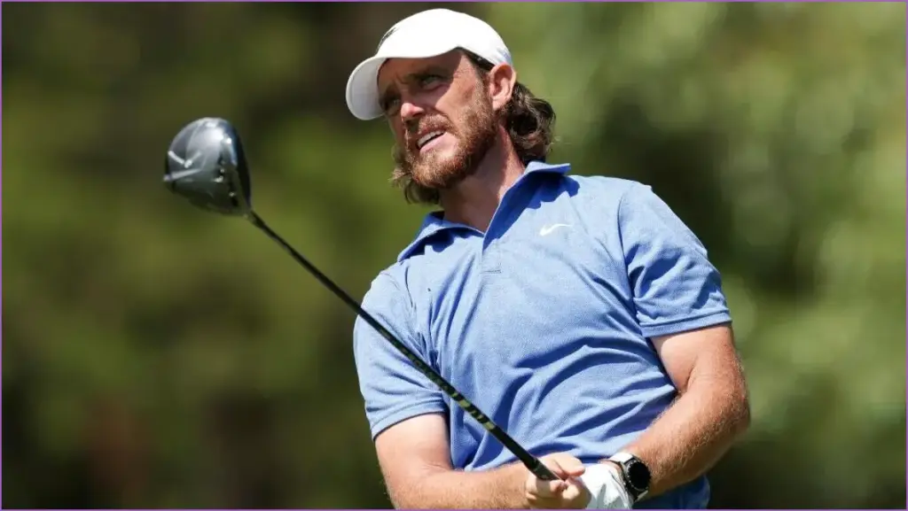 Fleetwood climbs to lead as scheffler chases victory