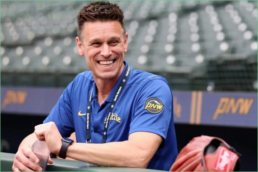 Inside the pennant race: a night with mariners' jerry dipoto