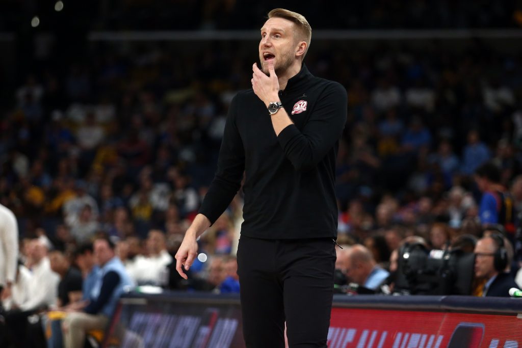 Grizzlies' new big man takes on early challenge in memphis