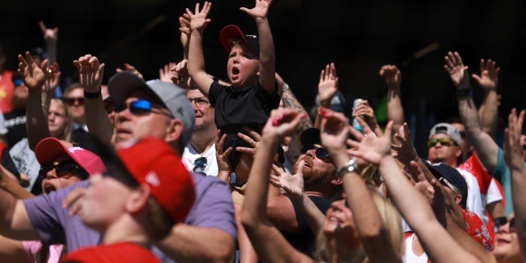 Mlb game time stays under three hours for third consecutive