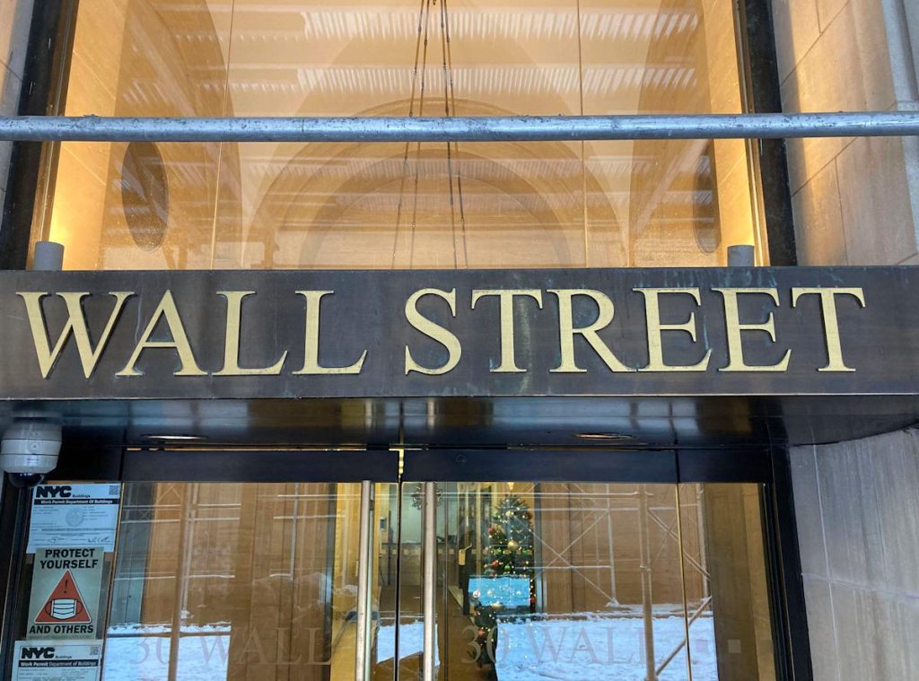 Markets rise as government shutdown concerns loom