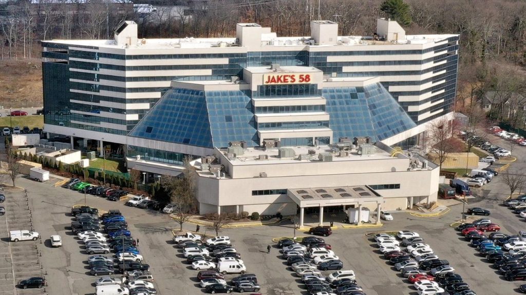Robbery incident near jake's 58 casino in islandia