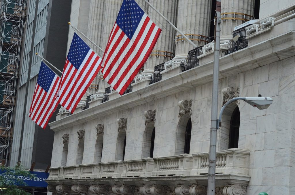 Stocks dip on economic worries following disappointing us unemployment data