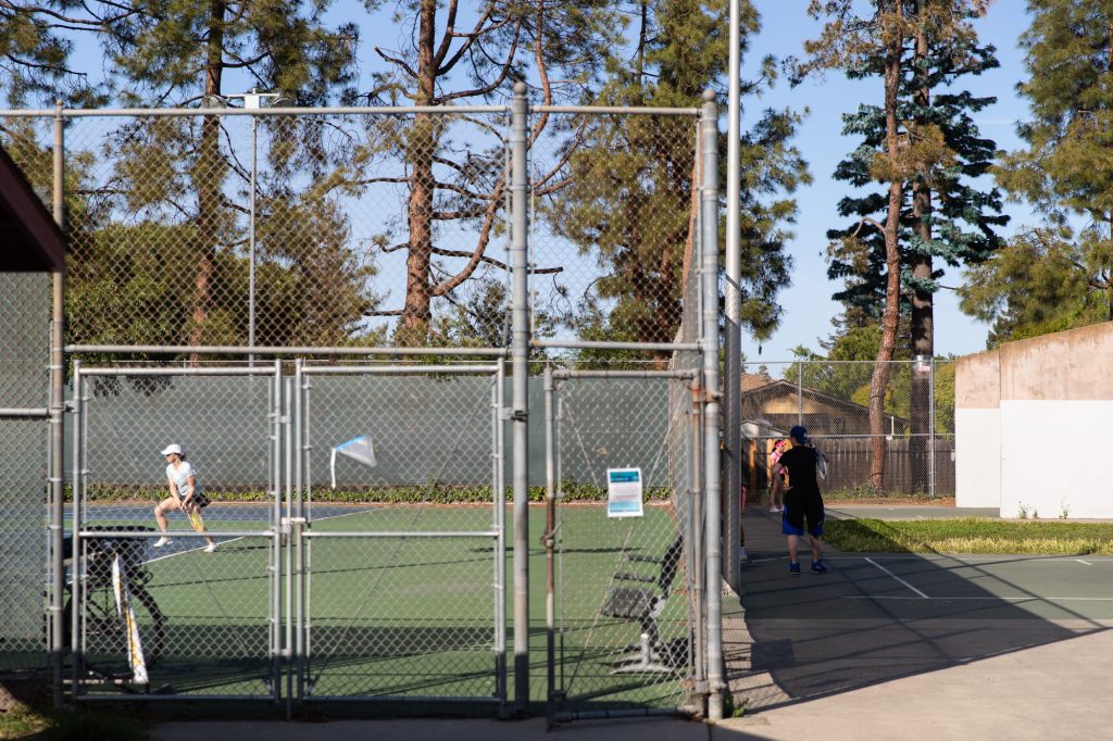 Tennis court reservations prioritized for residents of palo alto
