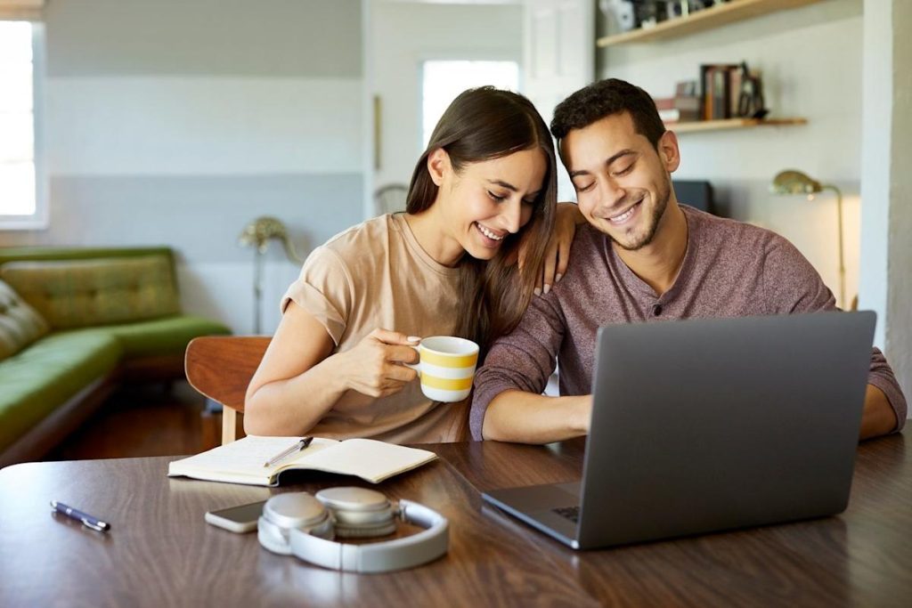 Top three easy dividend stocks to buy this september