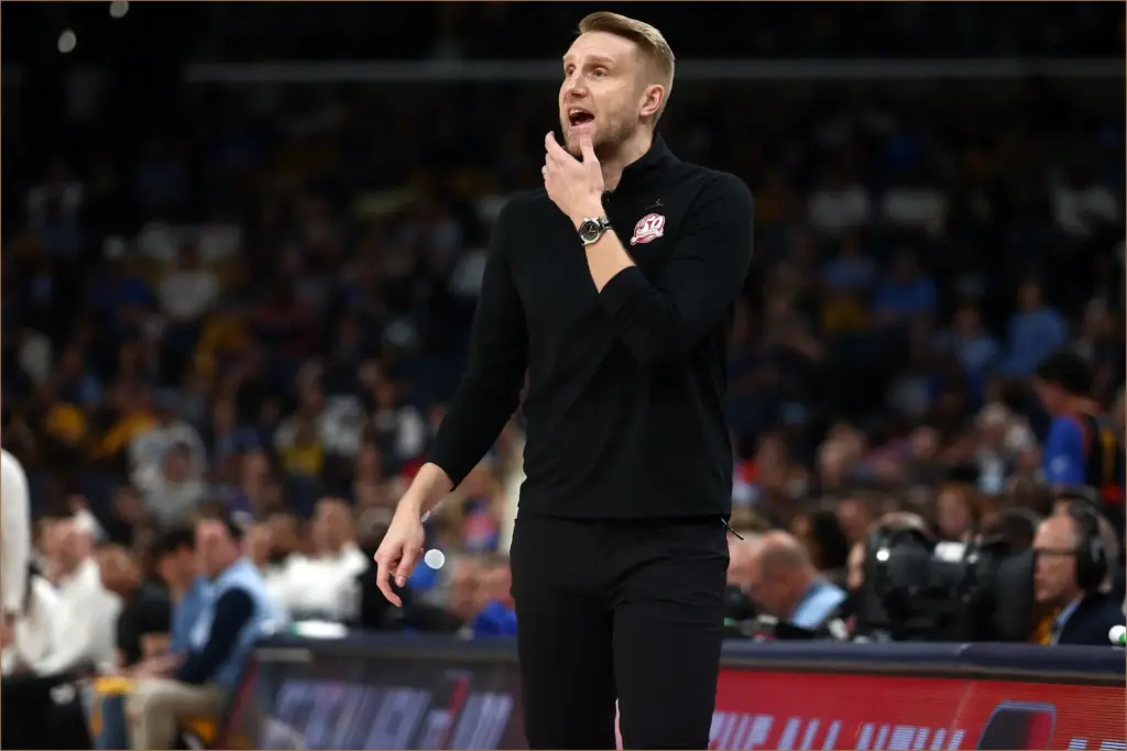 Grizzlies’ New Big Man Takes On Early Challenge in Memphis Grizzlies' new big man takes on early challenge in memphis