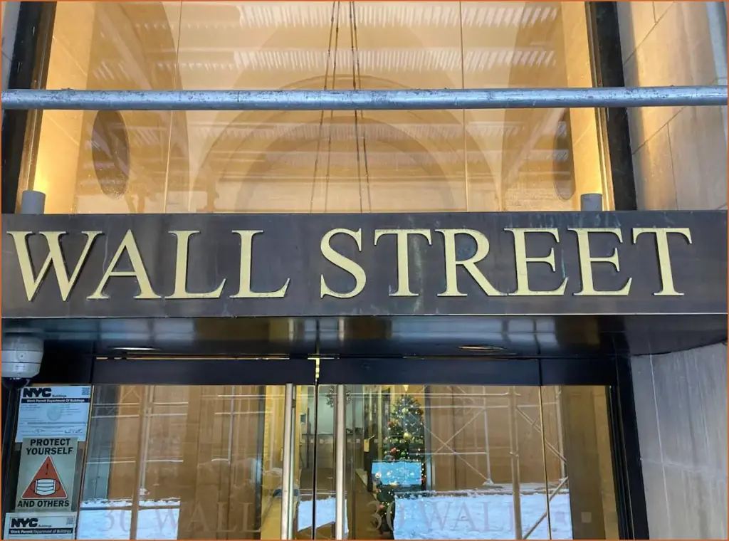 Markets rise as government shutdown concerns loom