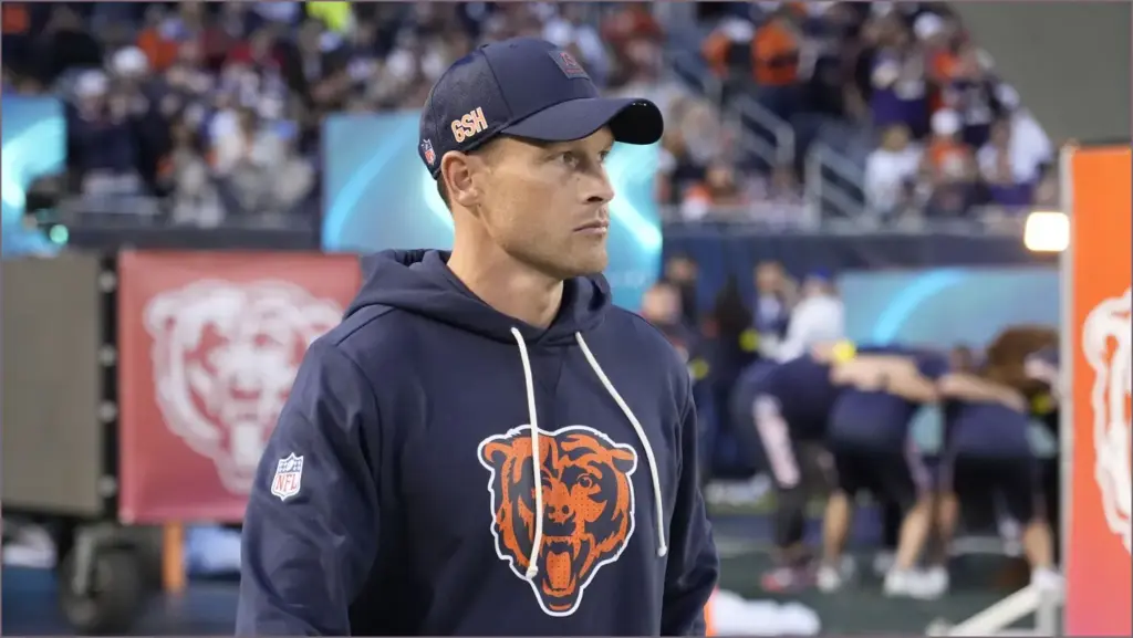 Peyton manning criticizes bears for wasting two minute warning with kickoff
