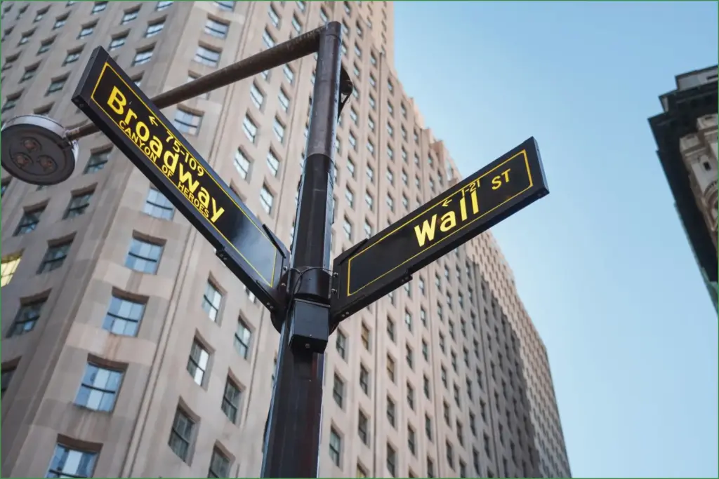 Stocks poised for growth amid anticipation of fed easing