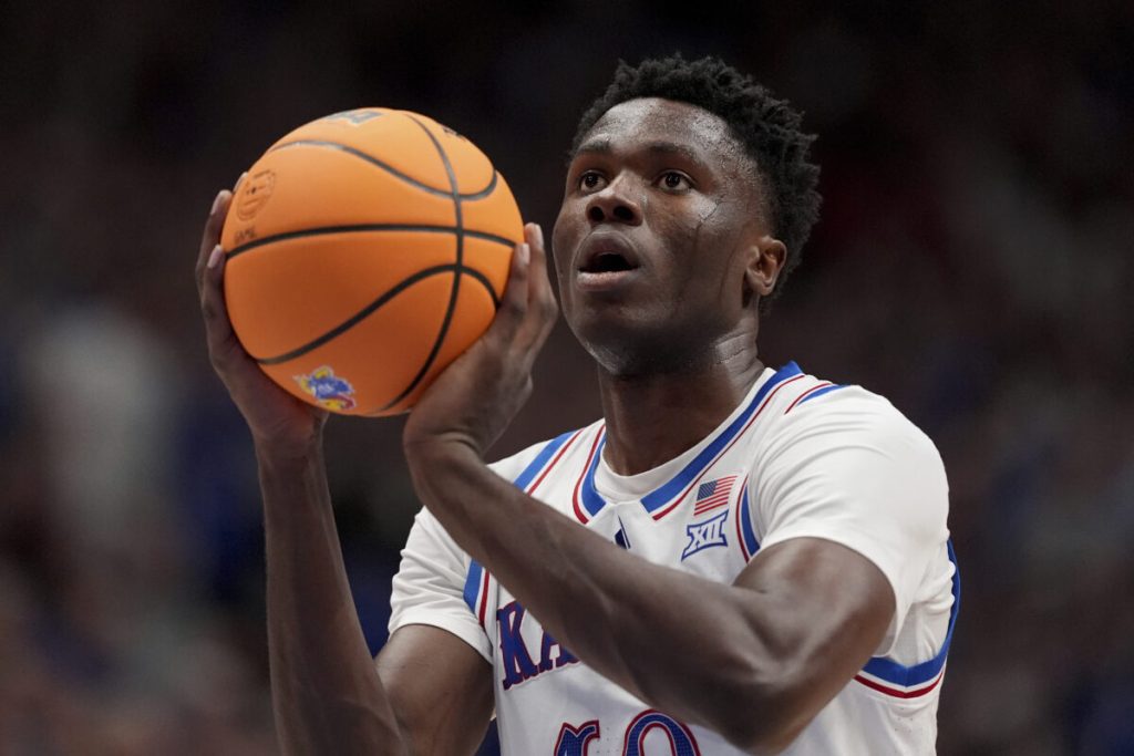 Bidunga embraces expanded role in sophomore year with new responsibilities