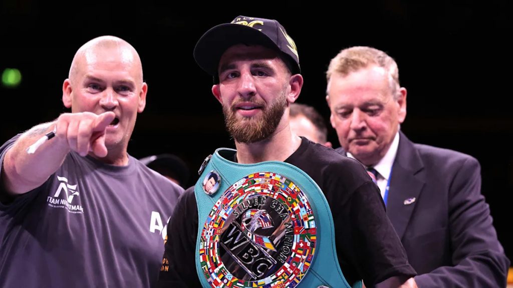Collins and lorente fight to a stunning draw in wbc