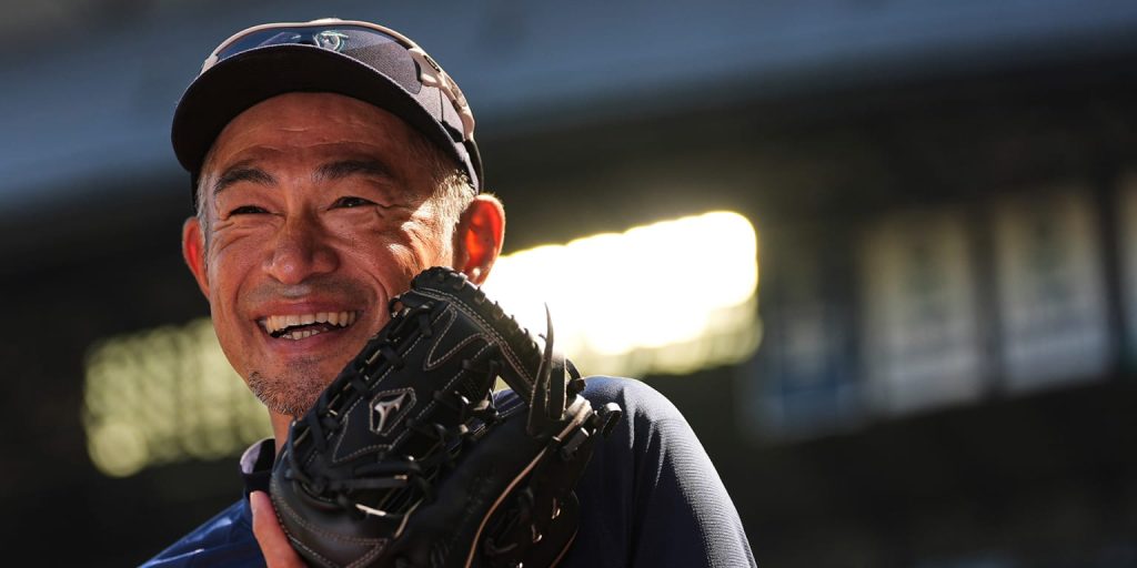 Ichiro stuns fans in mariners' pre alds scrimmage