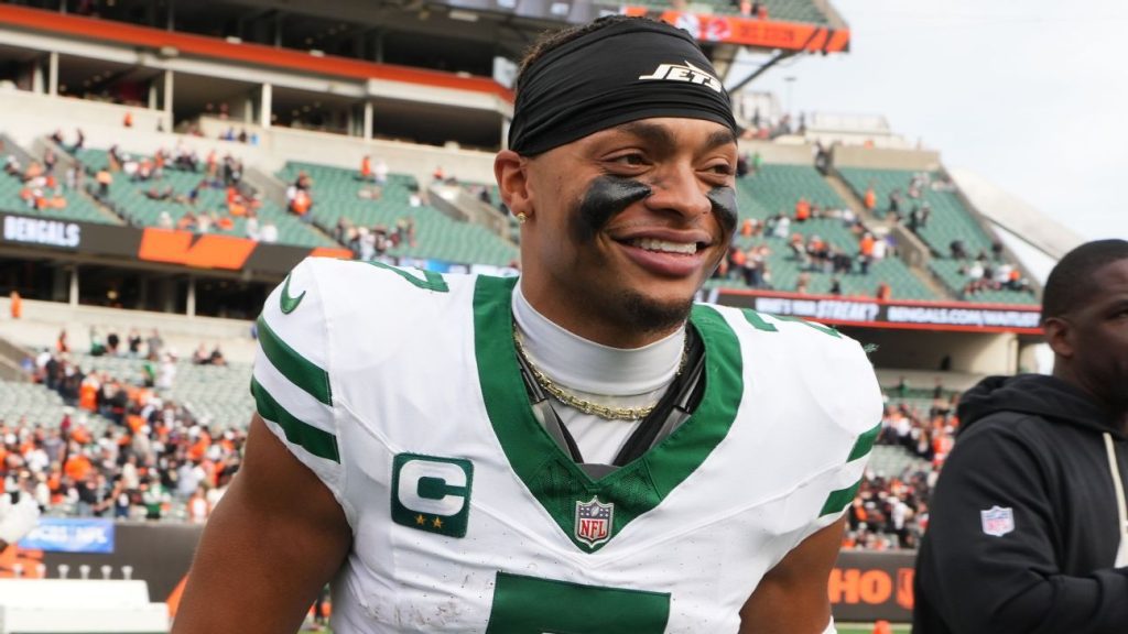 Justin Fields Leads Jets to Their First Victory After Challenging Week Justin fields leads jets to their first victory after challenging