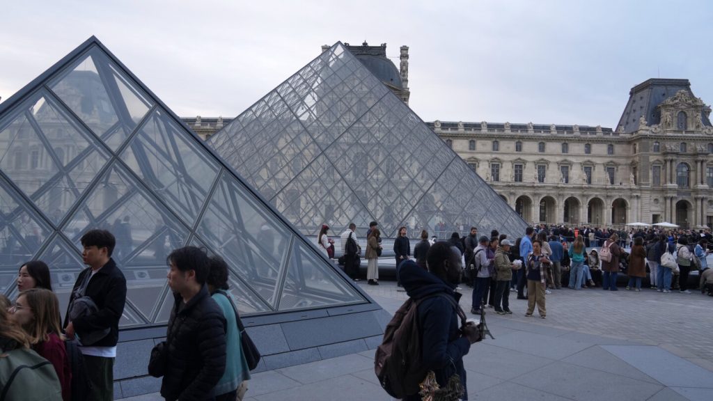 Louvre reopens following french crown jewel heist
