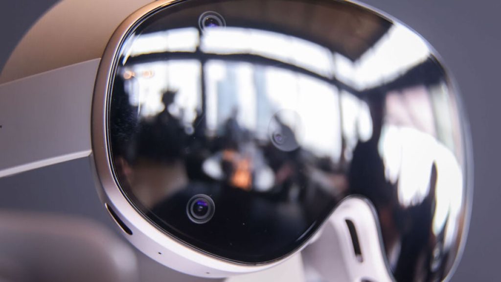 Samsung galaxy xr and meta quest 3: a specs and