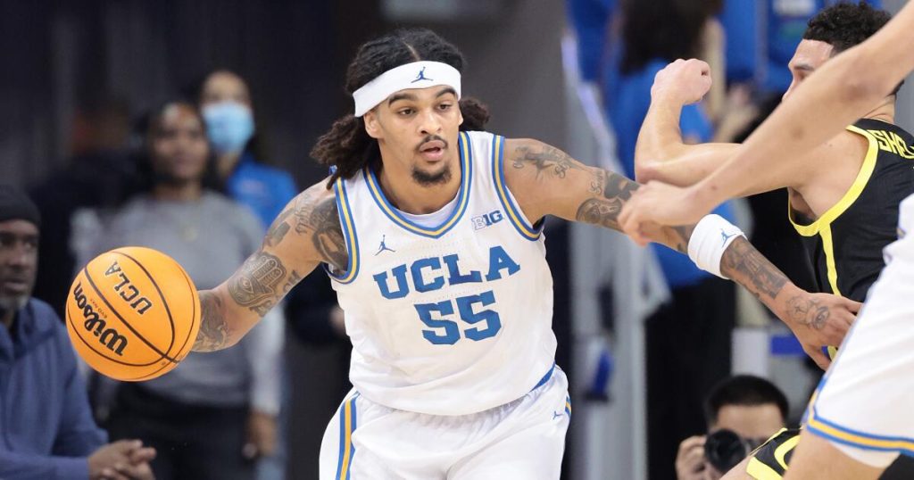 Skyy clark honors his late father this season