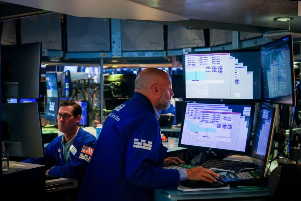 Stock market dips despite s&p 500 and nasdaq records; gold