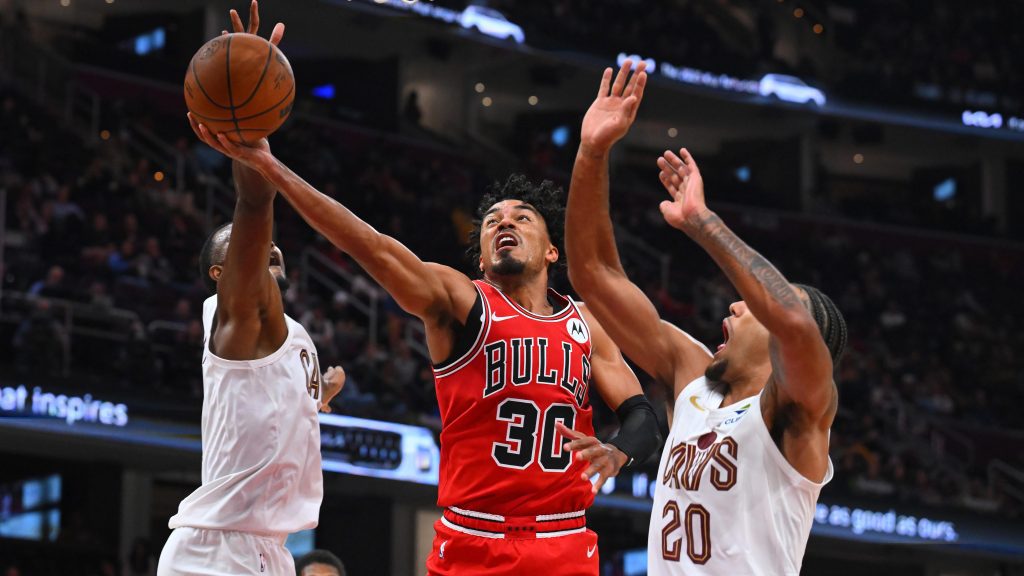 Your guide to streaming chicago bulls games live in 2025
