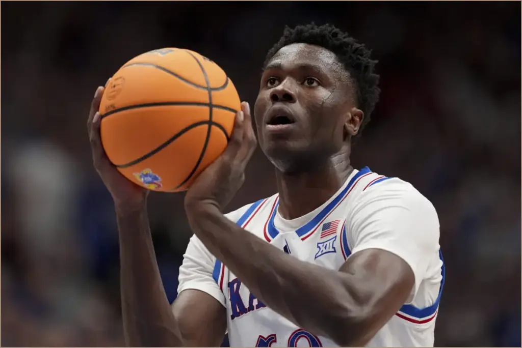 Bidunga Embraces Expanded Role in Sophomore Year with New Responsibilities Bidunga embraces expanded role in sophomore year with new responsibilities