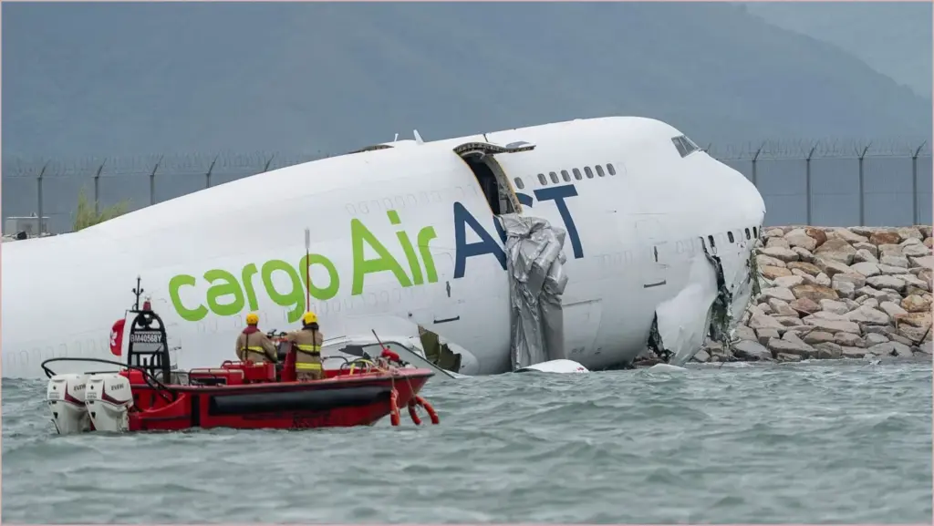 Cargo Plane Crashes into Hong Kong Waters, Two Lives Lost Cargo plane crashes into hong kong waters, two lives lost