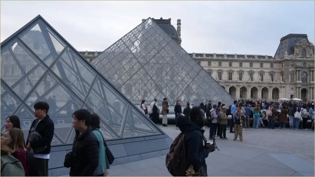 Louvre Reopens Following French Crown Jewel Heist Louvre reopens following french crown jewel heist
