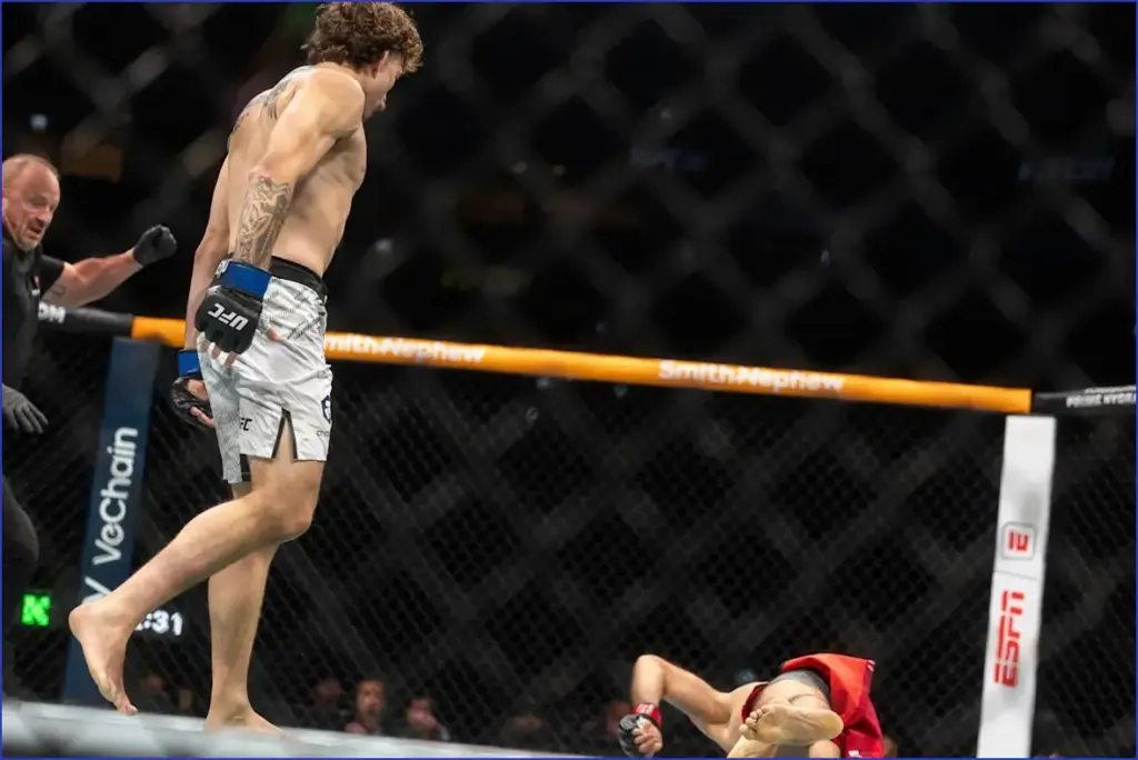 Salkilld's spectacular head kick stuns fans in october knockout