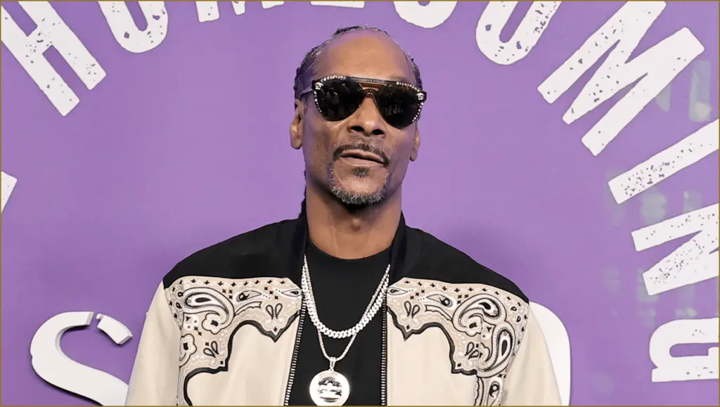Snoop Dogg Showcases LGBTQ Support After Lightyear Backlash Snoop dogg showcases lgbtq support after lightyear backlash