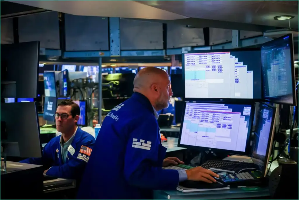 Stock market dips despite s&p 500 and nasdaq records; gold