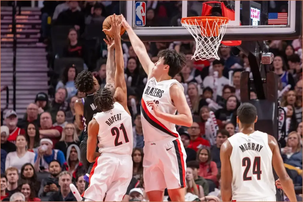 Yang hansen shines bright in blazers preseason victory
