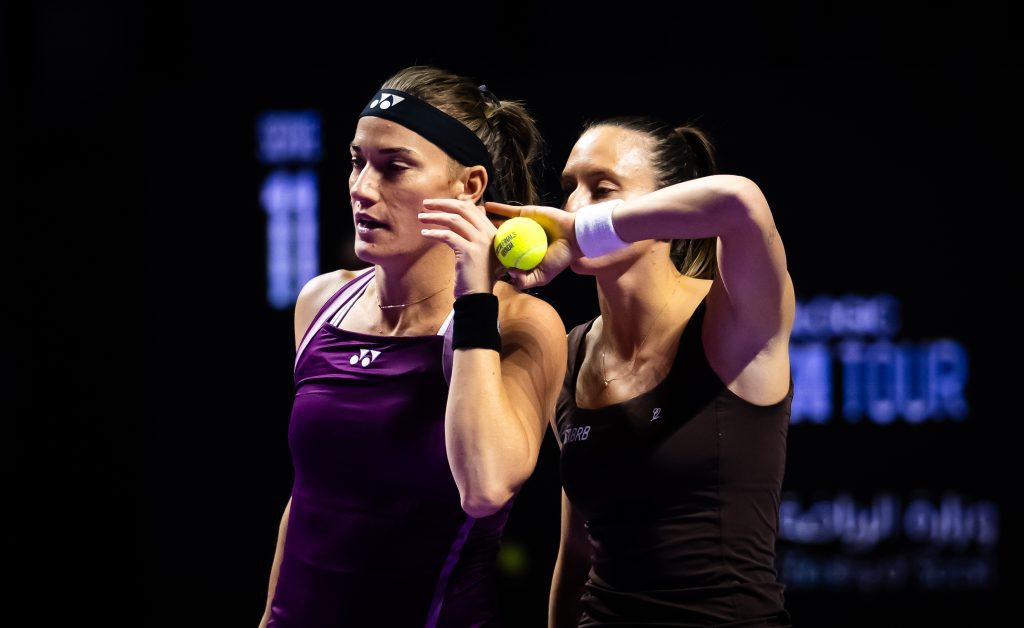 Babos and Stefani Extend Winning Streak; Kudermetova and Mertens Clinch Dramatic WTA Final Spot Babos and stefani extend winning streak; kudermetova and mertens clinch