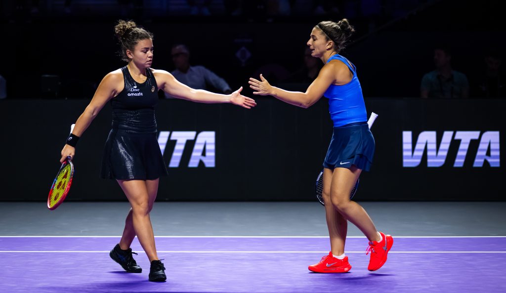 Errani and paolini shine as day 1 of wta finals