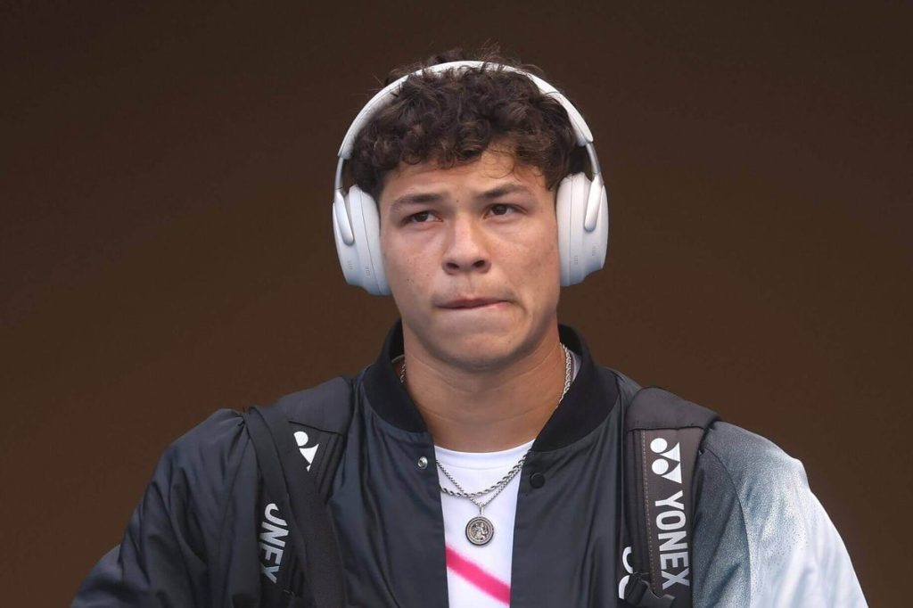 Tennis unplugged: engaging the next generation through music and sport