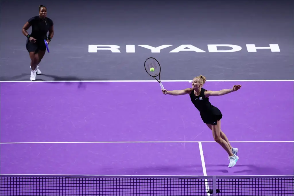 Siniakova and townsend triumph to reach semifinals after last year's