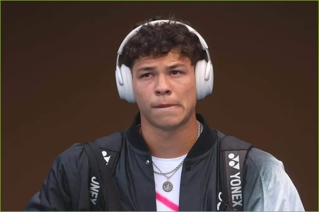 Tennis unplugged: engaging the next generation through music and sport