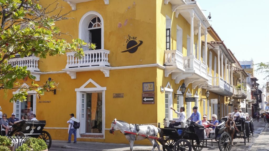 Cartagena Embraces Electric Buggies as Horse Carriages Retire Cartagena embraces electric buggies as horse carriages retire