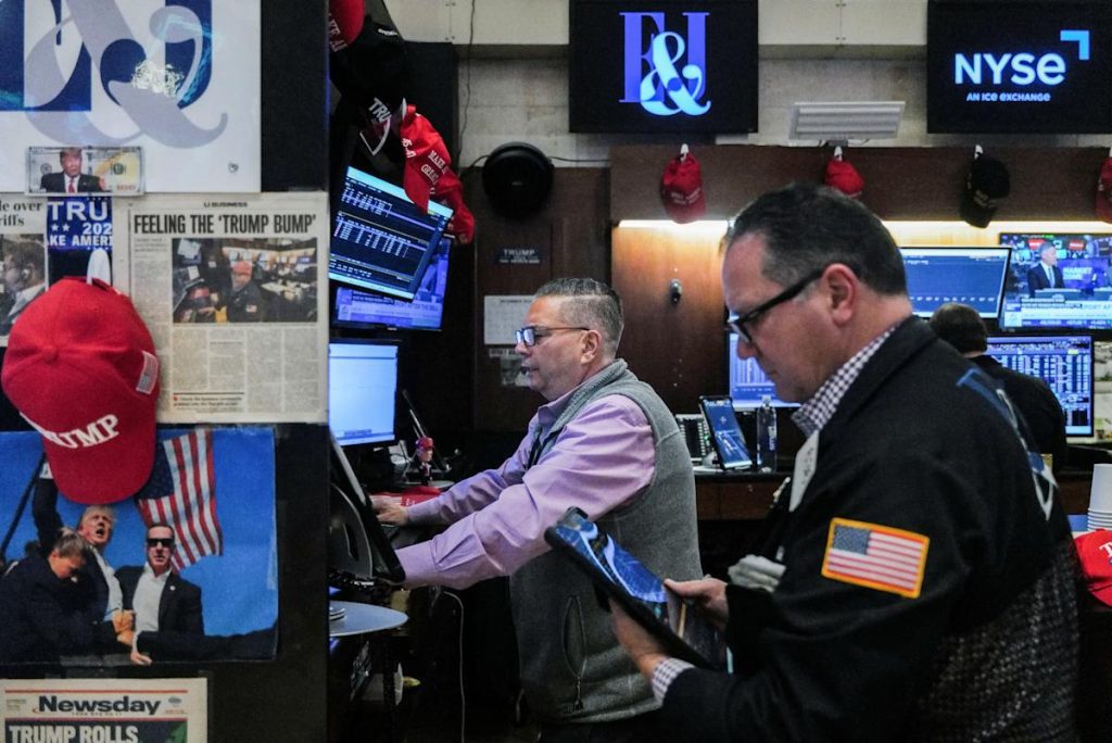 FTSE 100 Declines as US Stocks Show Mixed Signals Amid Focus on Tech and Rate Cuts Ftse 100 declines as us stocks show mixed signals amid